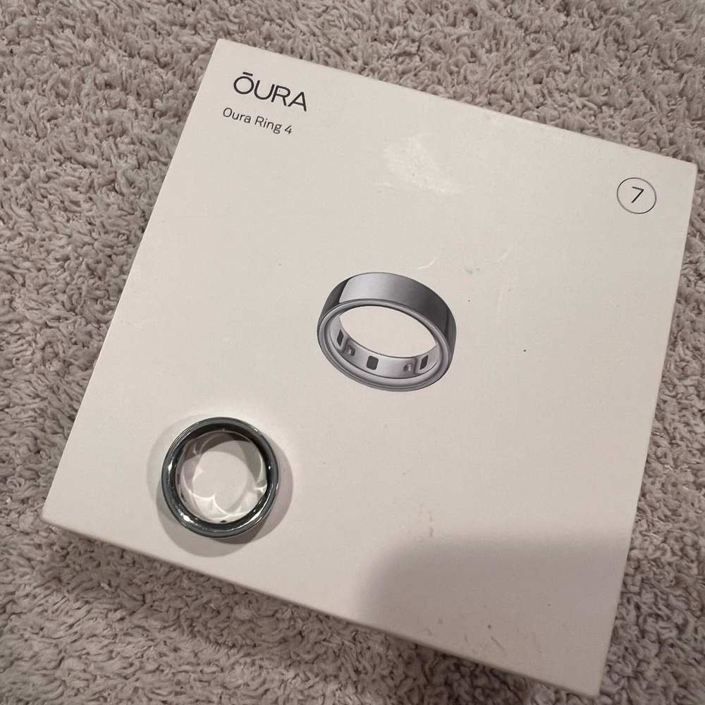 Oura Ring 4 in Silver, Size 7